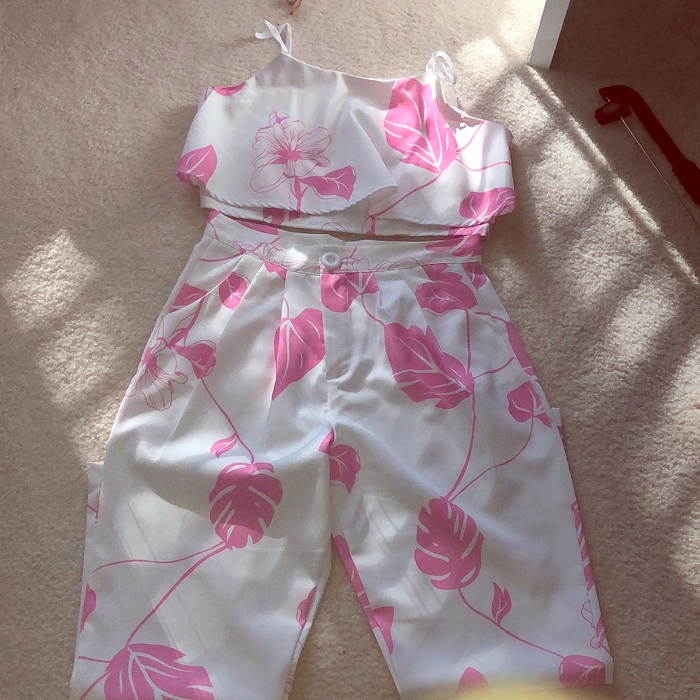 2-Piece Floral Crop with matching ankle pants.